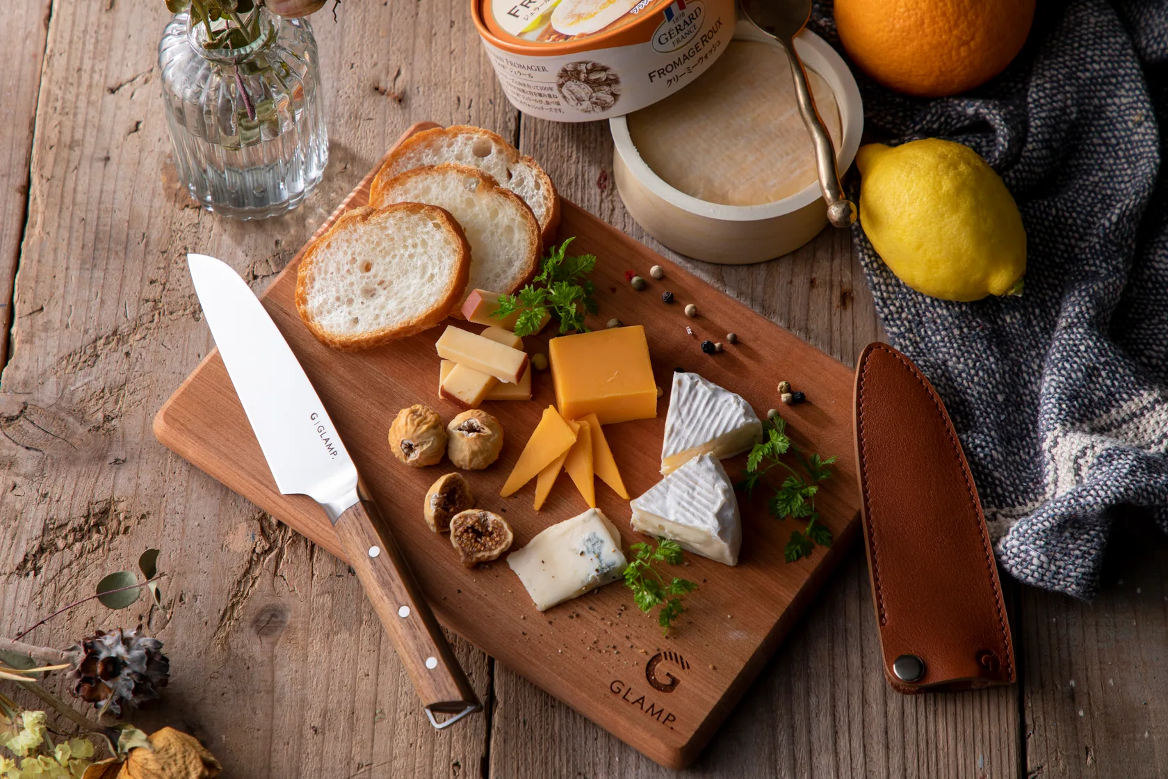 GLAMP. knives and cutting board