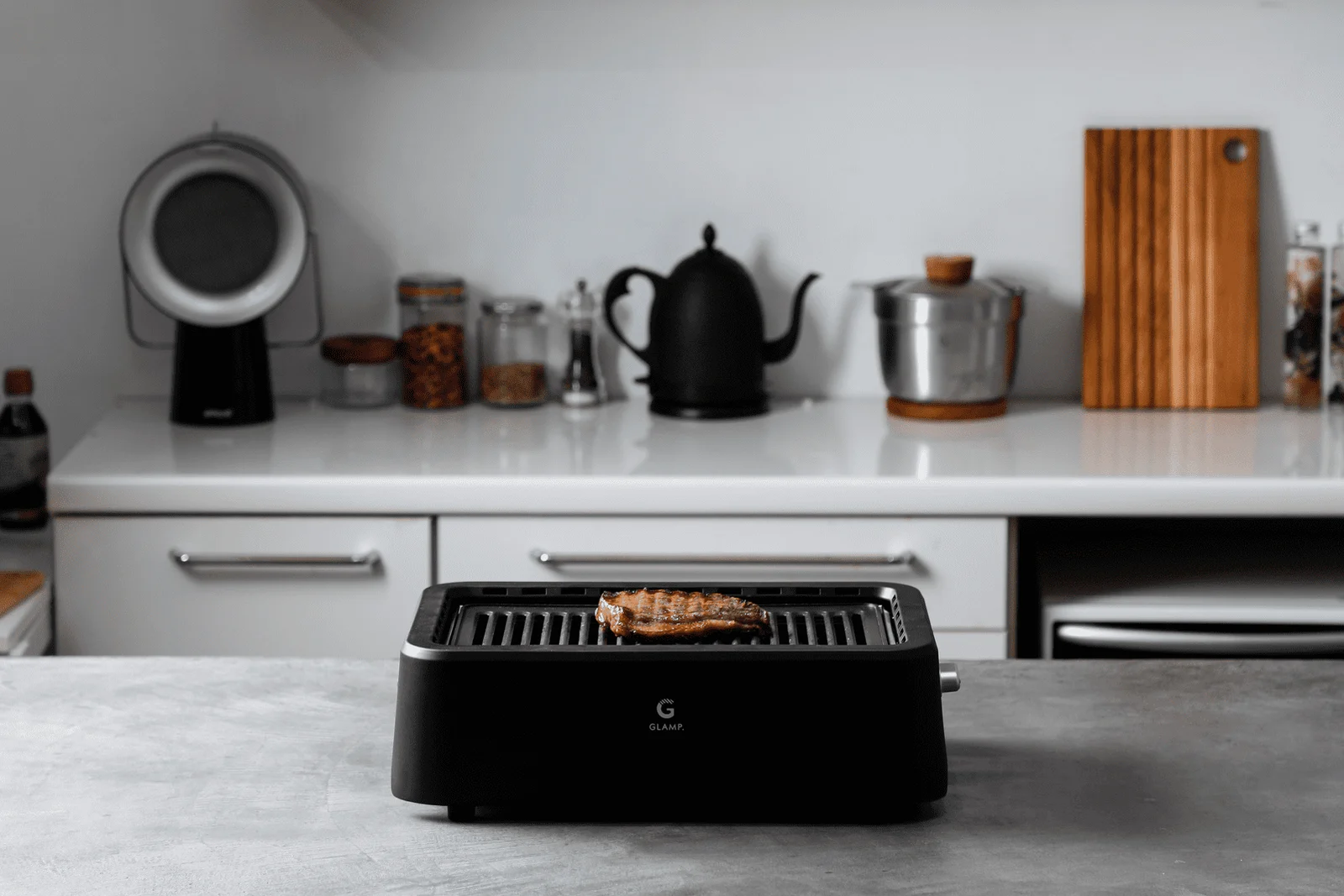 GLAMP. grill on a contemporary kitchen counter
